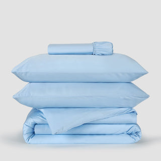 Set Copripiumino azzurro cielo bambù Momo Cotton – raso 300 fili, morbido, traspirante e sostenibile.