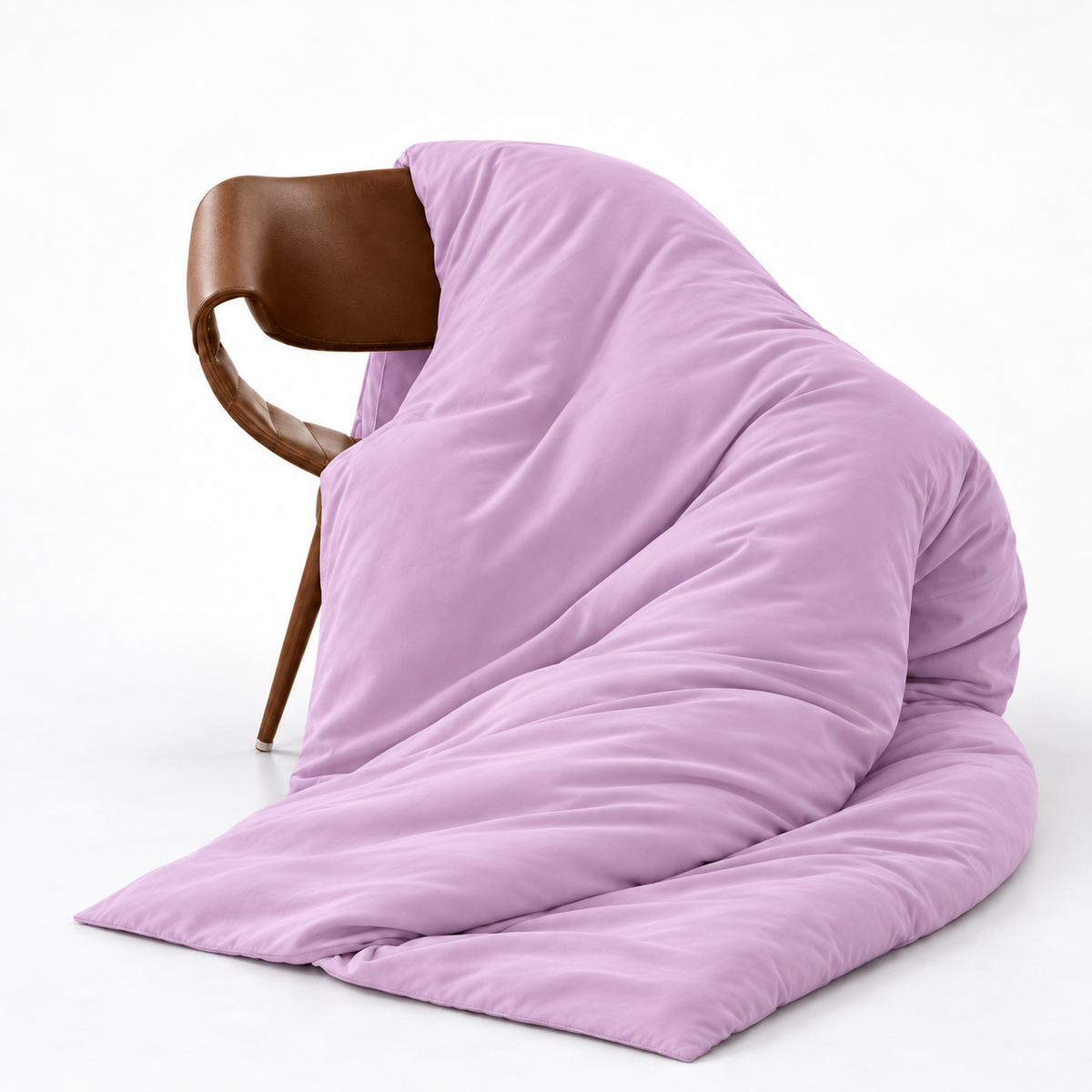 Copripiumino rosa in bambù satinato su sedia marrone con motivo onde delicate